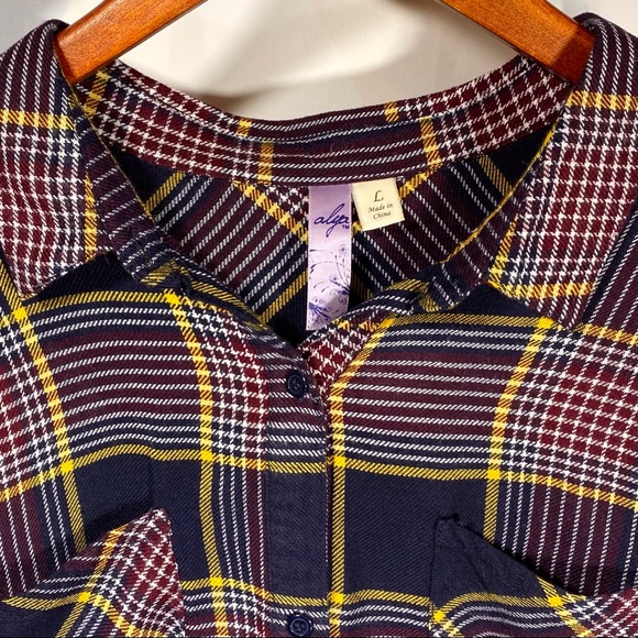 Francesca’s Alya Plaid Blouse - Picture 4 of 6